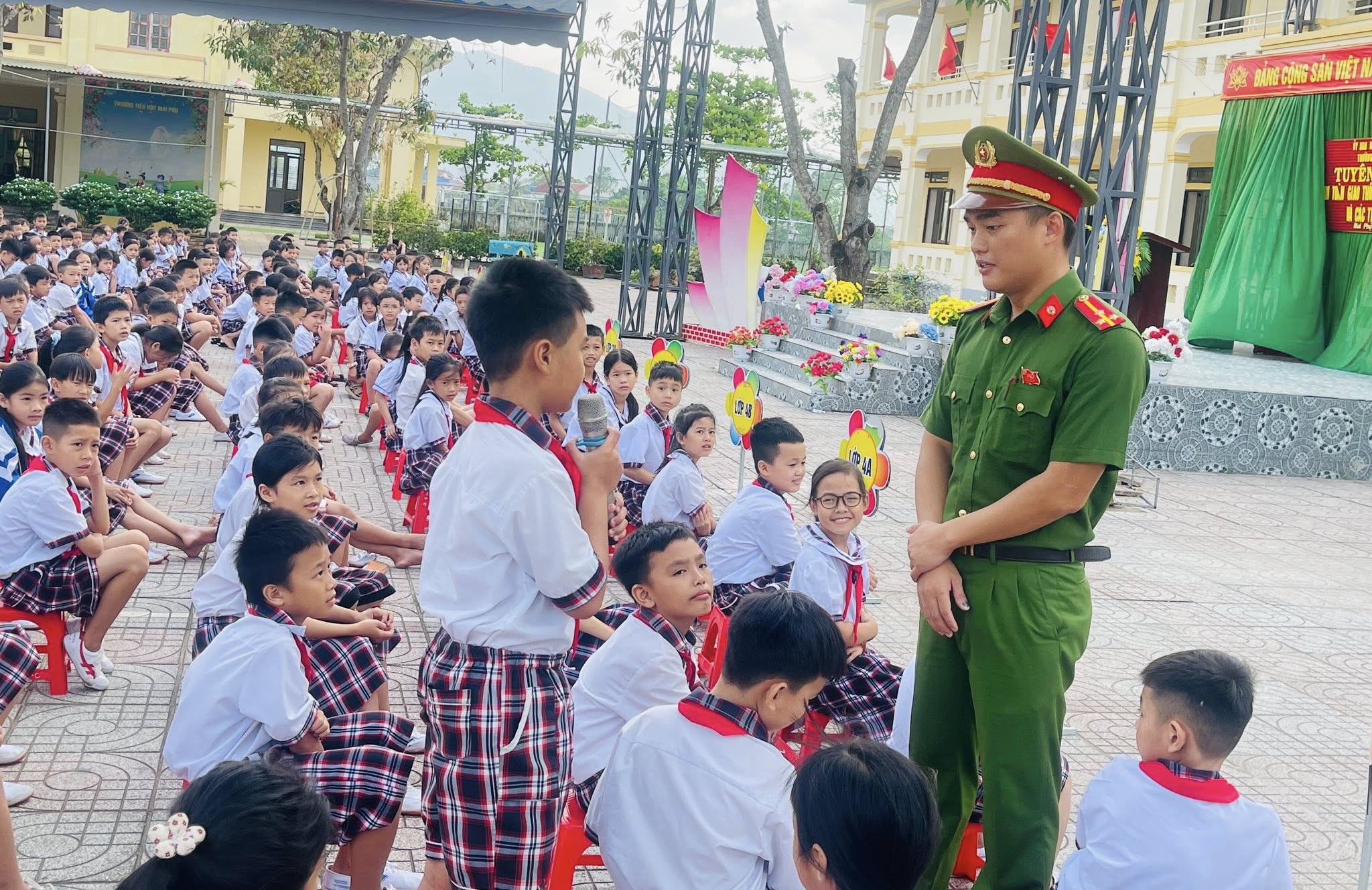 THỰC HIỆN KẾ HOẠCH NĂM HỌC,TUYÊN TRUYỀN VỀ AN TOÀN GIAO THÔNG, PHÒNG CHỐNG CHÁY NỔ VÀ CÁC TỆ NẠN XÃ HỘI!