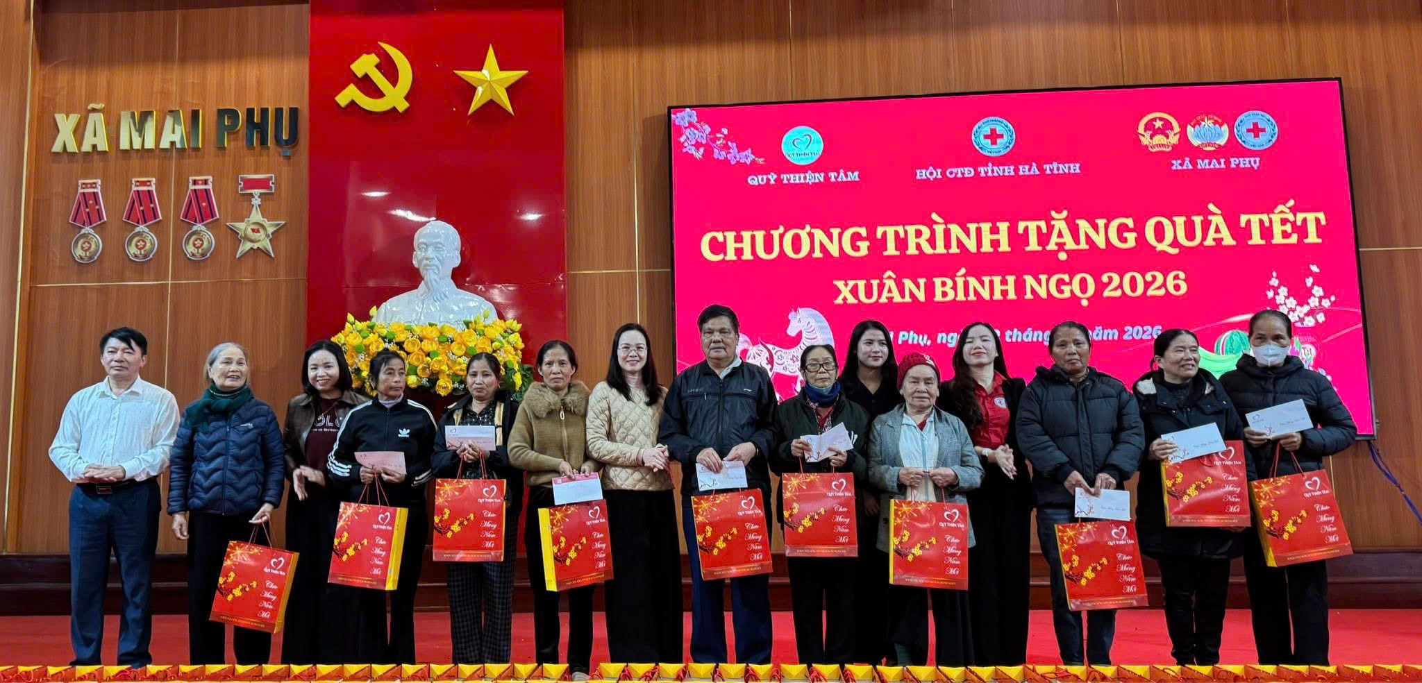 QUỸ THIỆN TÂM THUỘC TẬP ĐOÀN VINGROUP TRAO TẶNG QUÀ TẾT TẠI XÃ MAI PHỤ