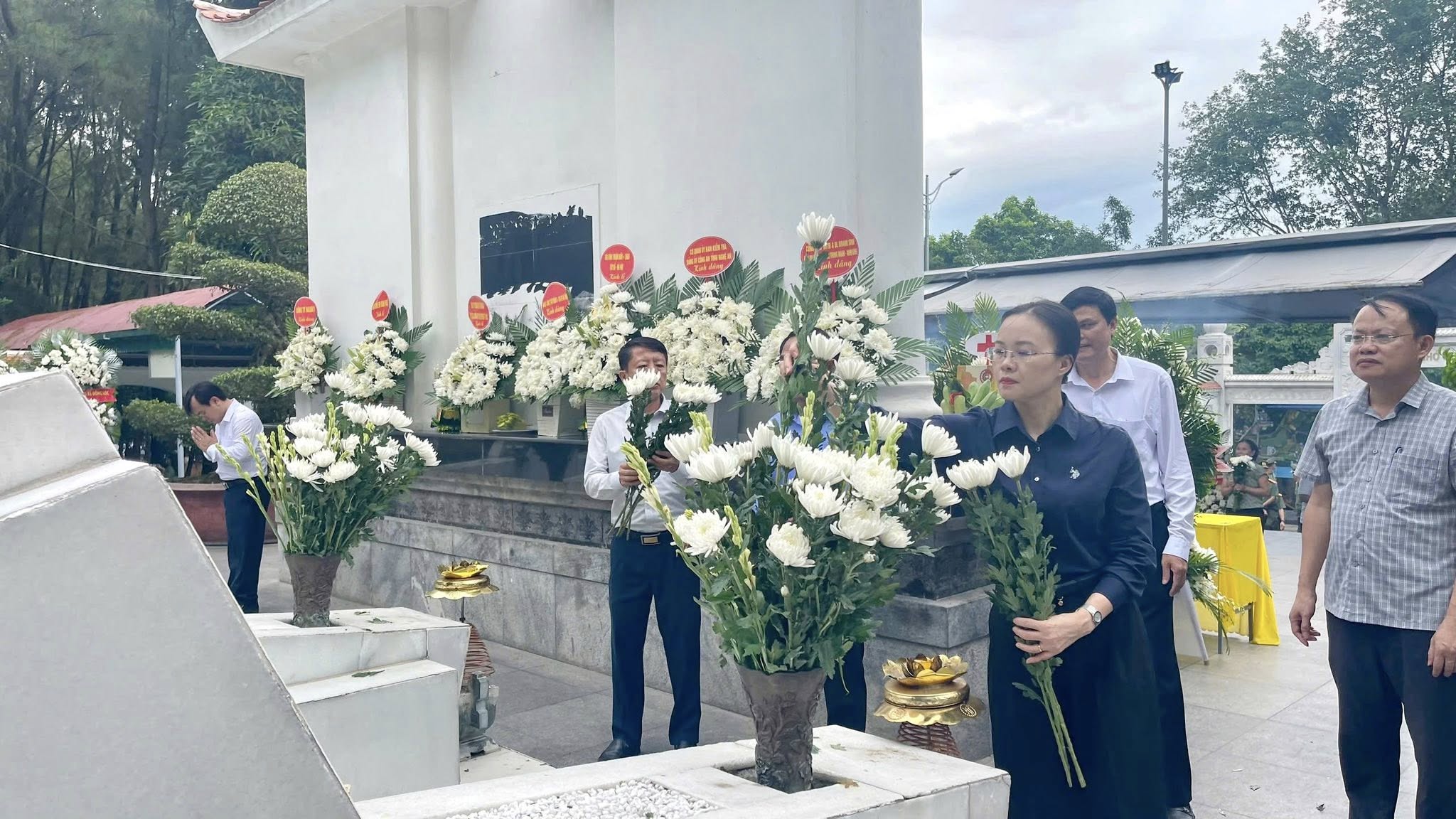Sáng ngày 4/7/2025, UBND xã Mai Phụ tổ chức Lễ dâng hương tưởng niệm các Anh hùng liệt sỹ nhân kỷ niệm 78 năm Ngày Thương binh - Liệt sĩ (27/7/1947 - 27/7/2025).