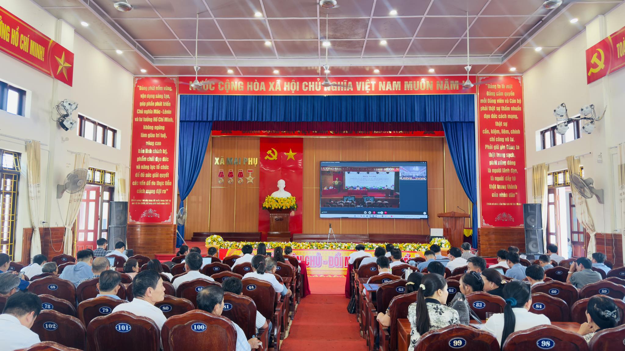 HỘI NGHỊ TRỰC TUYẾN TIẾP XÚC CỬ TRI SAU KỲ HỌP THỨ I, QUỐC HỘI KHÓA XVI TẠI ĐIỂM CẦU XÃ MAI PHỤ.