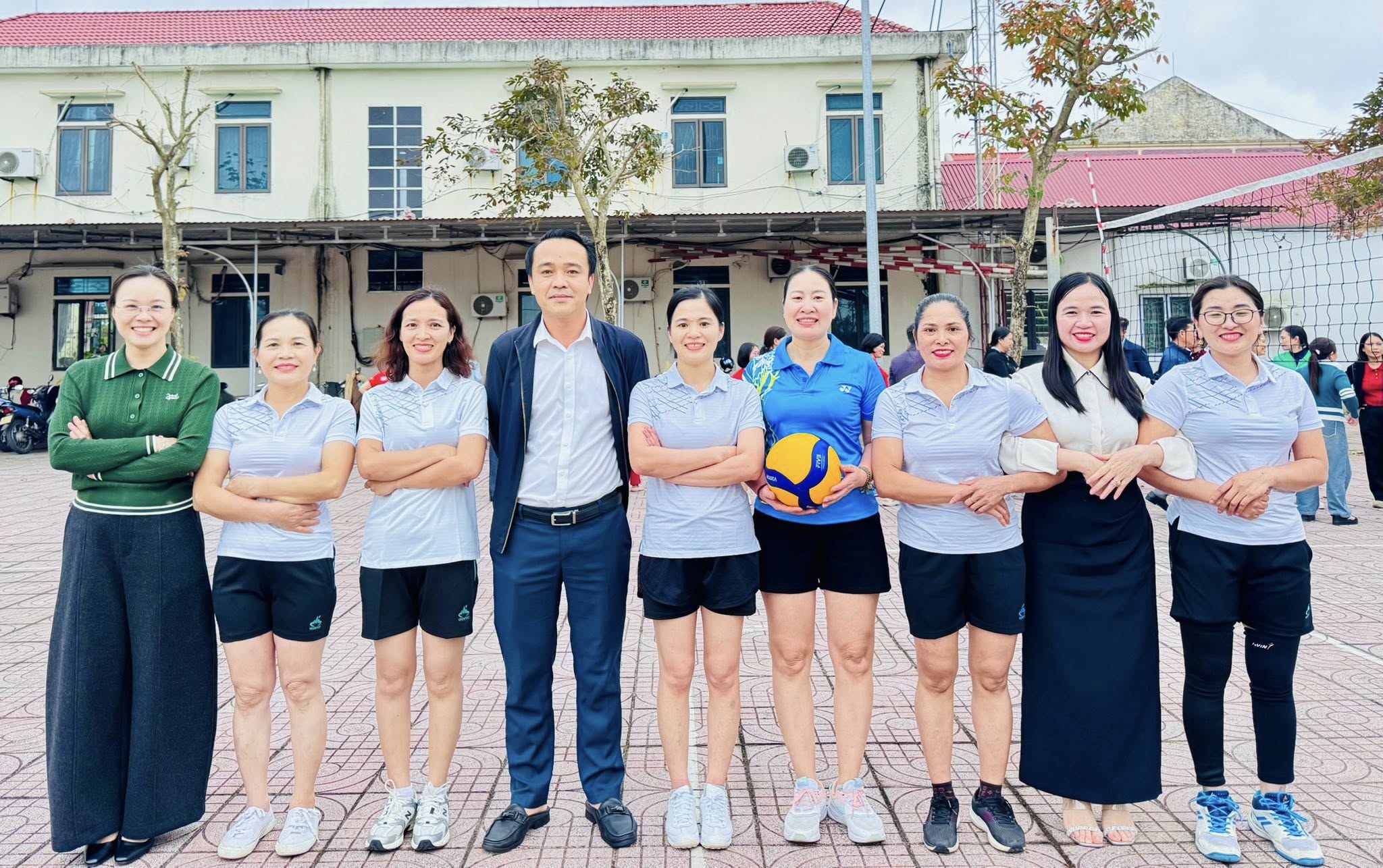 CƠ QUAN ĐẢNG UỶ -  HĐND - UBND XÃ MAI PHỤ TỔ CHỨC GIAO LƯU BÓNG CHUYỀN DA NHÂN DỊP KỶ NIỆM 116 NĂM NGÀY QUỐC TẾ PHỤ NỮ 8/3.