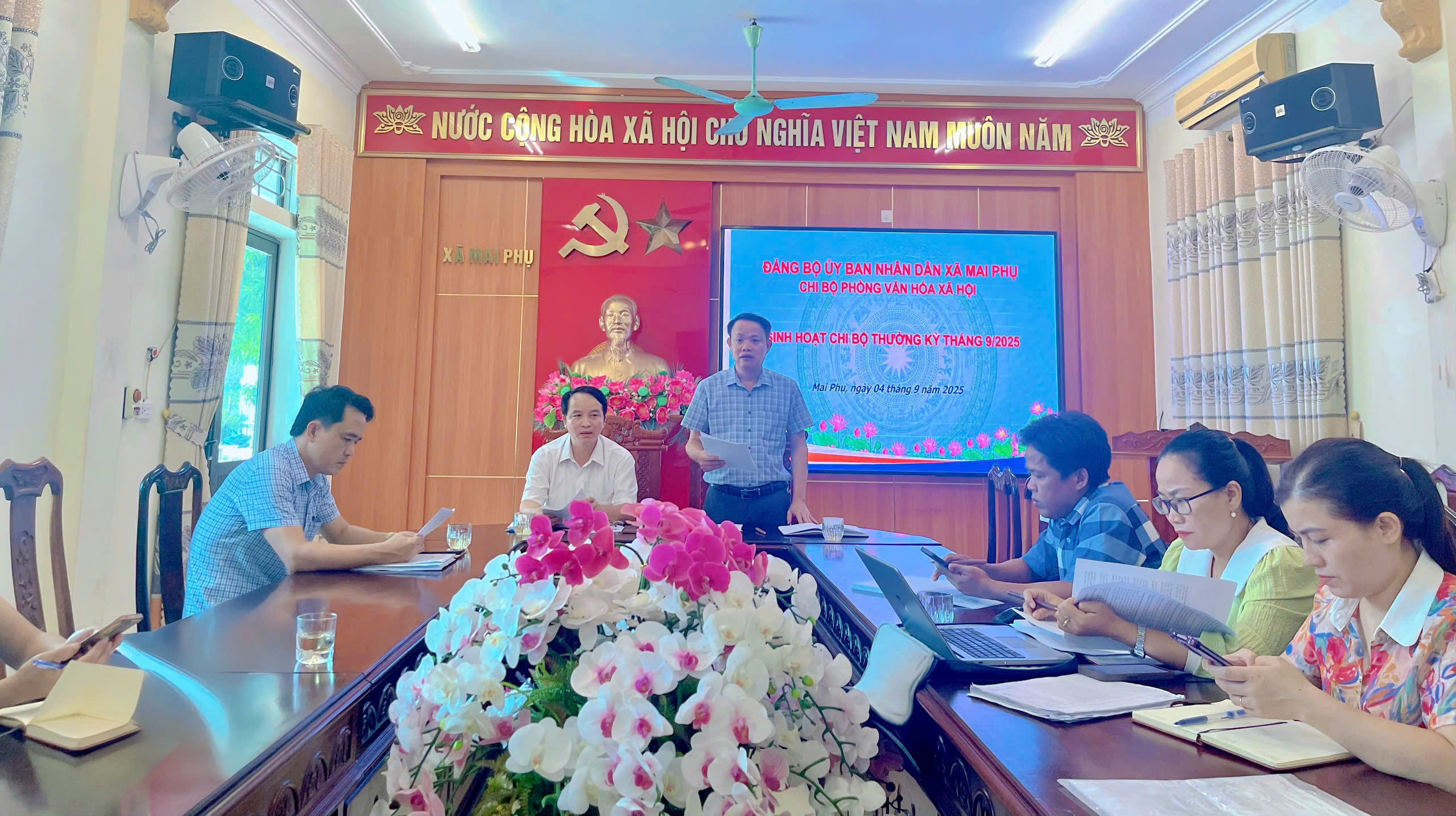 Sáng ngày 04/9/2025 Chi bộ Phòng Văn hoá - Xã hội tổ chức sinh hoạt thường kỳ tháng 9!