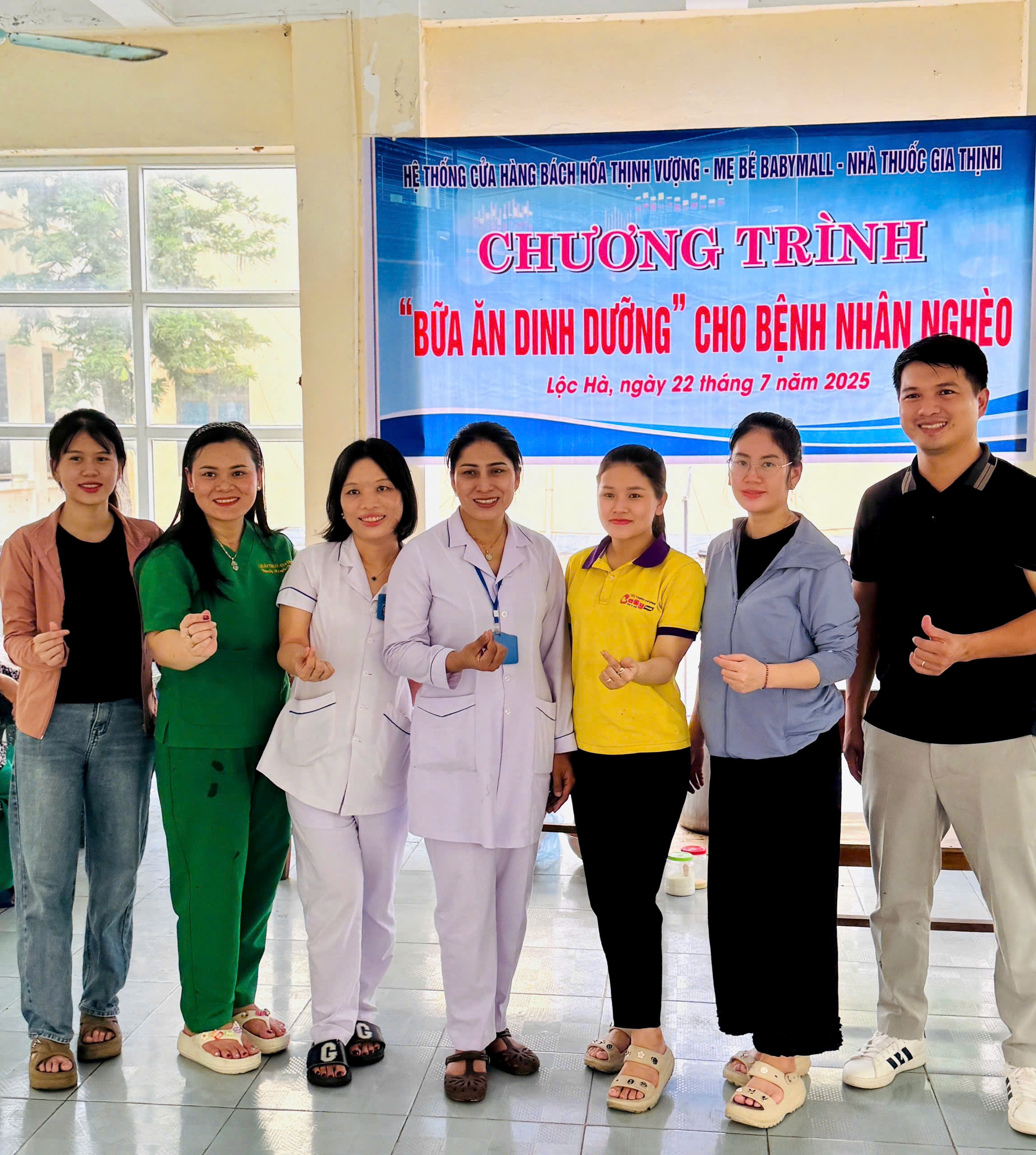 Nồi cháo từ thiện: Ấm lòng bệnh nhân nghèo!