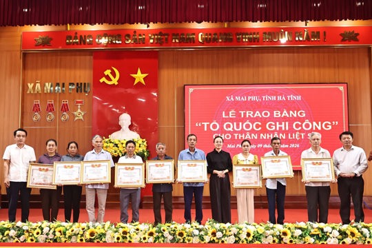 UBND xã Mai Phụ tổ chức Lễ trao Bằng “Tổ quốc ghi công” cấp lại cho thân nhân của 18 liệt sĩ 