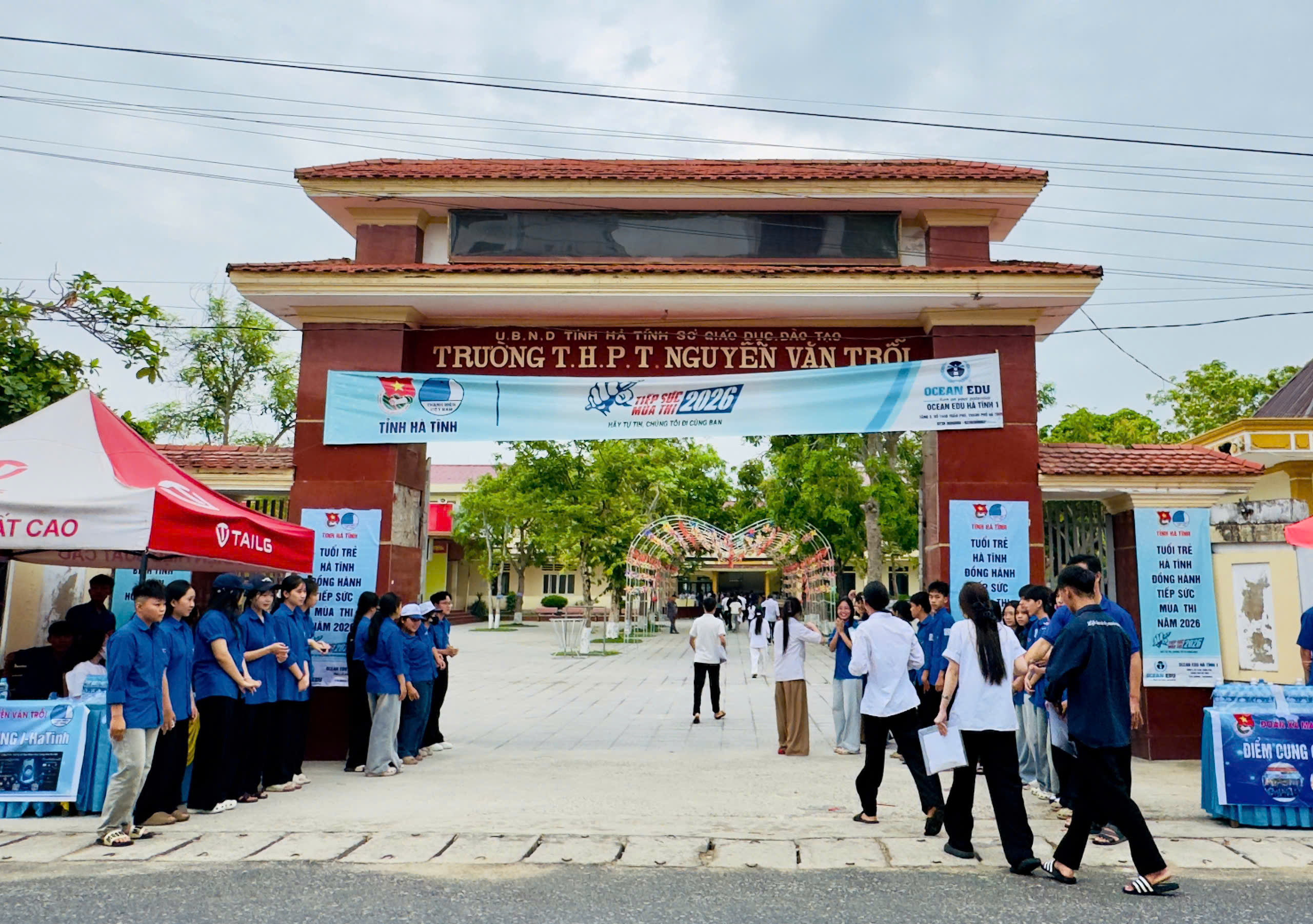 Hơn 900 thí sinh tại hai điểm thi Trường THPT Mai Thúc Loan và Trường THPT Nguyễn Văn Trỗi chính thức bước vào Kỳ thi tốt nghiệp THPT năm 2026.