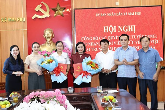  Mai Phụ vừa tổ chức lễ công bố quyết định tiếp nhận và tuyển dụng viên chức về công tác tại Trung tâm Dịch vụ tổng hợp xã.