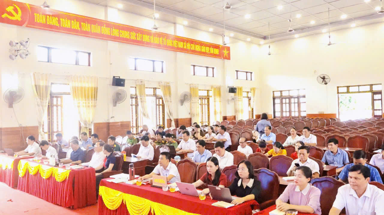 Description: C:\Users\LE QUANG DANH\Desktop\hưởng ứng thi\1788166069029_2127422709205888826_628543040305022213_70cb6d1b3928941238bdd7161ef6a309.jpg