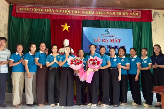 Hội LHPN xã Mai Phụ a mắt mô hình “Chi hội số” tại thôn Gia Thiện.