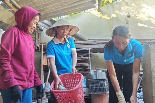 Giữ lửa cho làng quê xanh: Chuyện những người phụ nữ Mai Phụ ngày đêm “gõ cửa” từng nhà vì bài toán rác thải