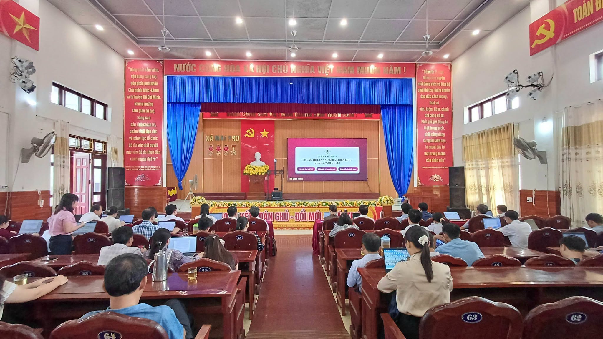  Đảng bộ xã Mai Phụ tham dự Hội nghị trực tuyến toàn quốc nghiên cứu, học tập, quán triệt và triển khai thực hiện Nghị quyết Hội nghị lần thứ tư Ban Chấp hành Trung ương Đảng khóa XIV