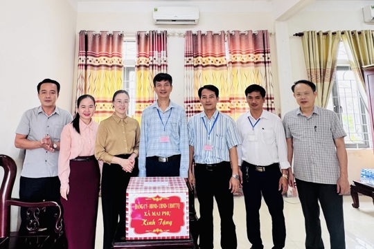 Lãnh đạo xã Mai Phụ thăm, động viên Hội đồng thi cùng các lực lượng làm nhiệm vụ tại điểm thi Trường THPT Mai Thúc Loan và THPT Nguyễn Văn Trỗi.