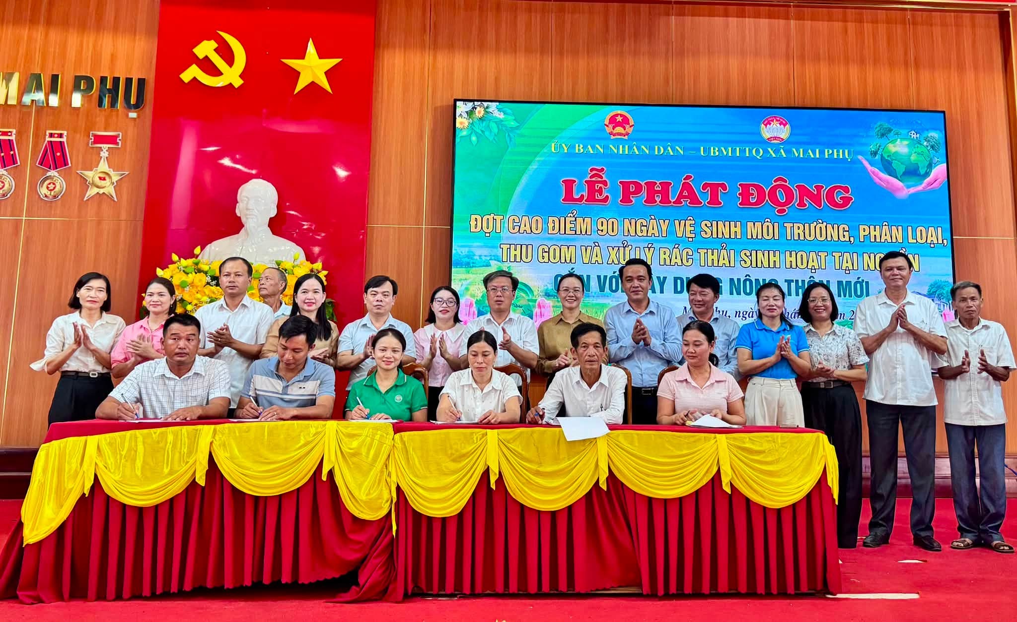 Mai Phụ tổ chức lễ phát động đợt cao điểm 90 ngày vệ sinh môi trường, phân loại, thu gom và xử lý rác thải sinh hoạt tại nguồn gắn với xây dựng nông thôn mới 