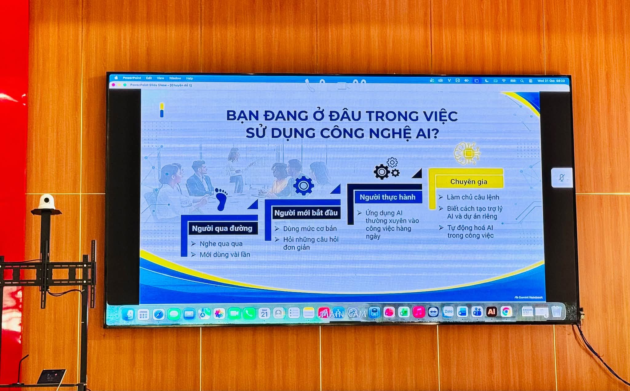 UBND xã Mai Phụ tổ chức Hội nghị tập huấn phổ biến, hướng dẫn ứng dụng trí tuệ nhân tạo (AI) trong thực thi công vụ