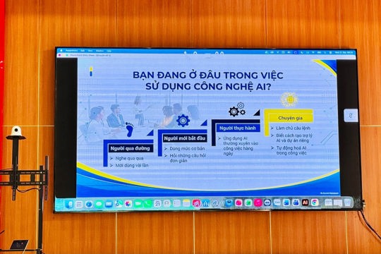 UBND xã Mai Phụ tổ chức Hội nghị tập huấn phổ biến, hướng dẫn ứng dụng trí tuệ nhân tạo (AI) trong thực thi công vụ