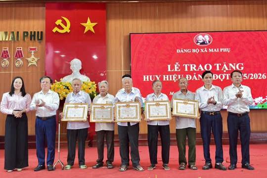 Đảng bộ xã Mai Phụ long trọng tổ chức Lễ trao tặng Huy hiệu Đảng đợt 19/5/2026.
