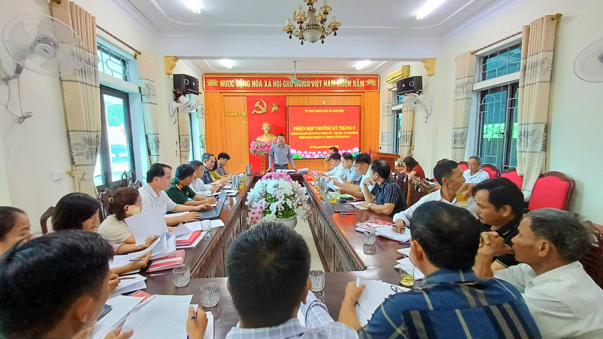 UBND xã Mai Phụ phiên họp thường kỳ tháng 9