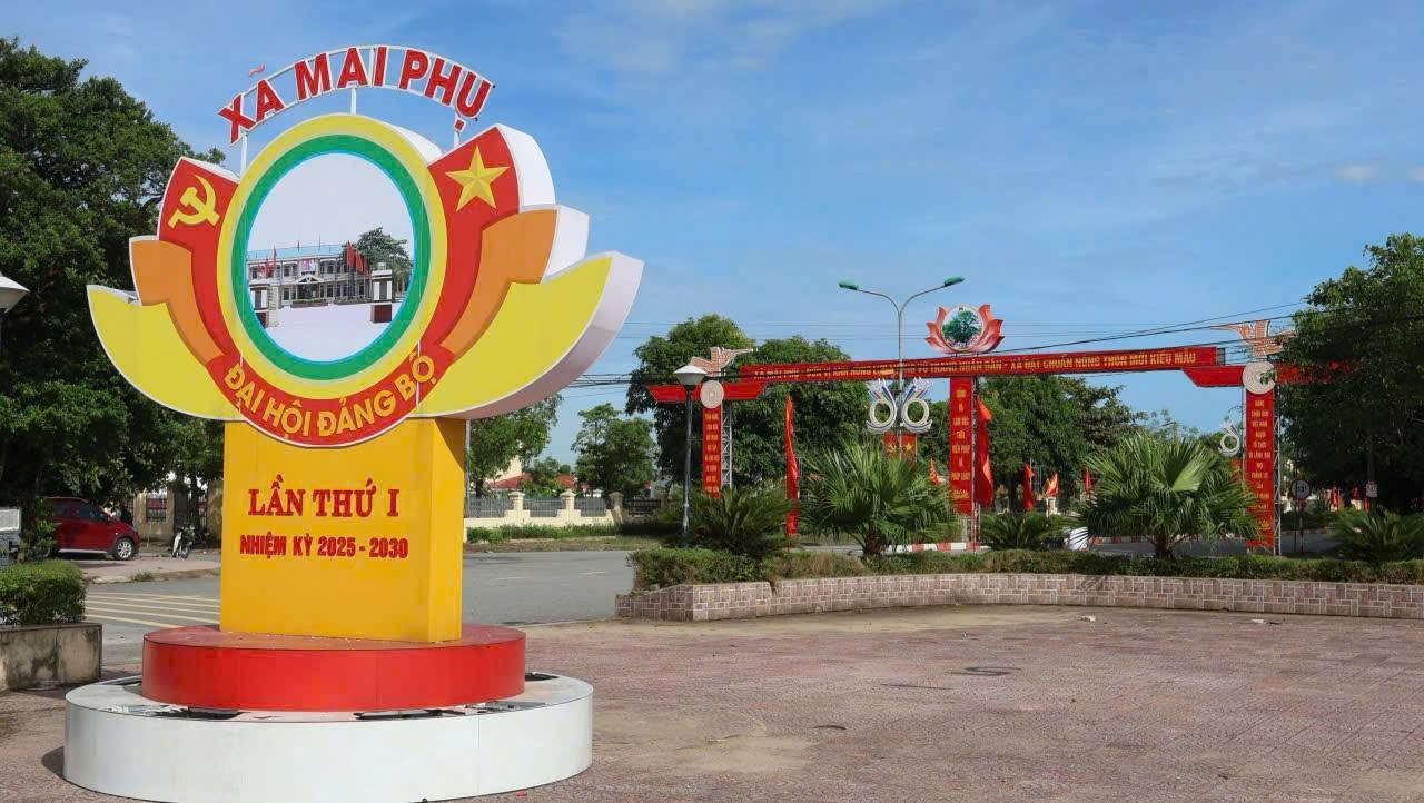 Mai Phụ rực rỡ cờ hoa chào mừng Đại hội Đại biểu Đảng bộ xã lần thứ I, nhiệm kỳ 2025-2030. 