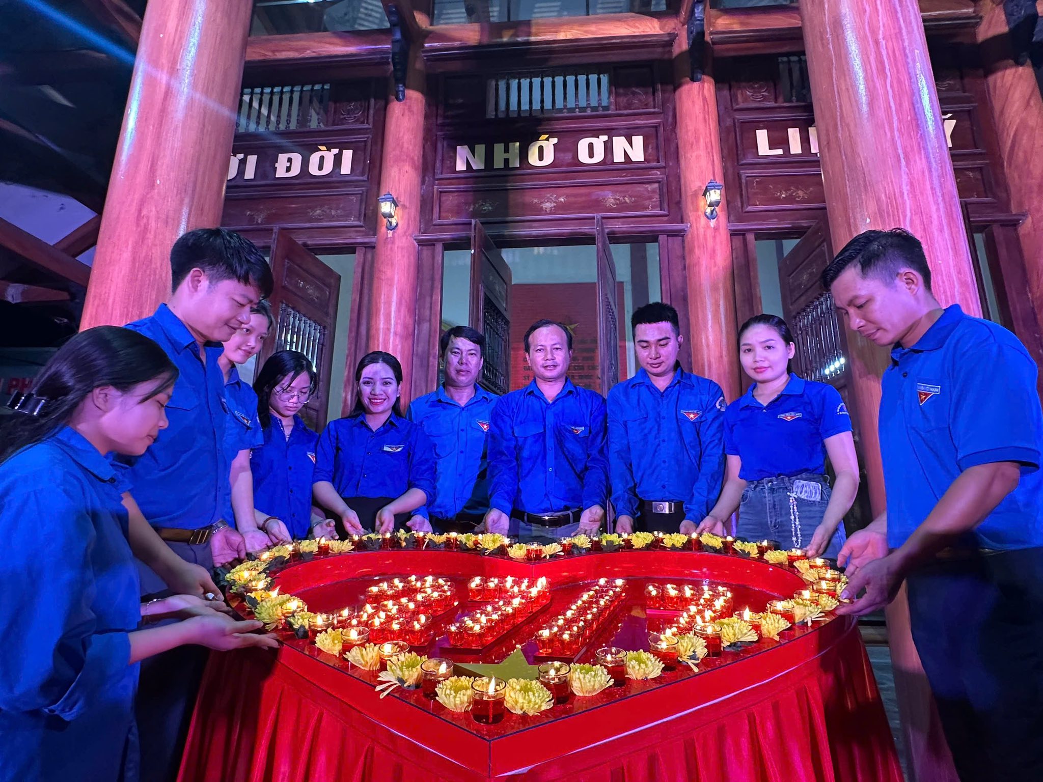 Một ngọn nến thắp lên - Triệu tấm lòng tri ân! 
