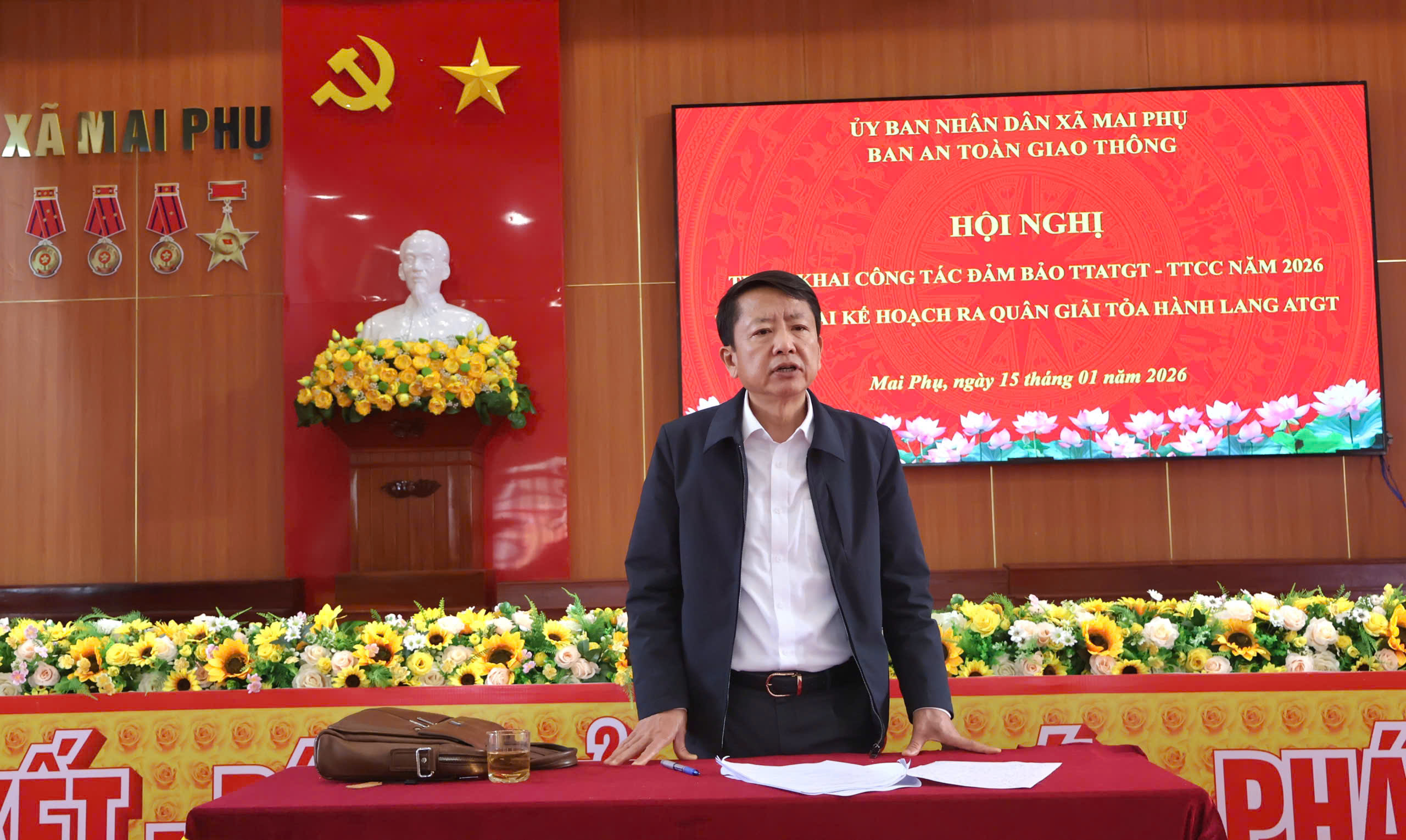 MAI PHỤ TRIỂN KHAI GIẢI TỎA HÀNH LANG AN TOÀN GIAO THÔNG, ĐẢM BẢO TRẬT TỰ AN NINH TRÊN ĐỊA BÀN TOÀN XÃ. 